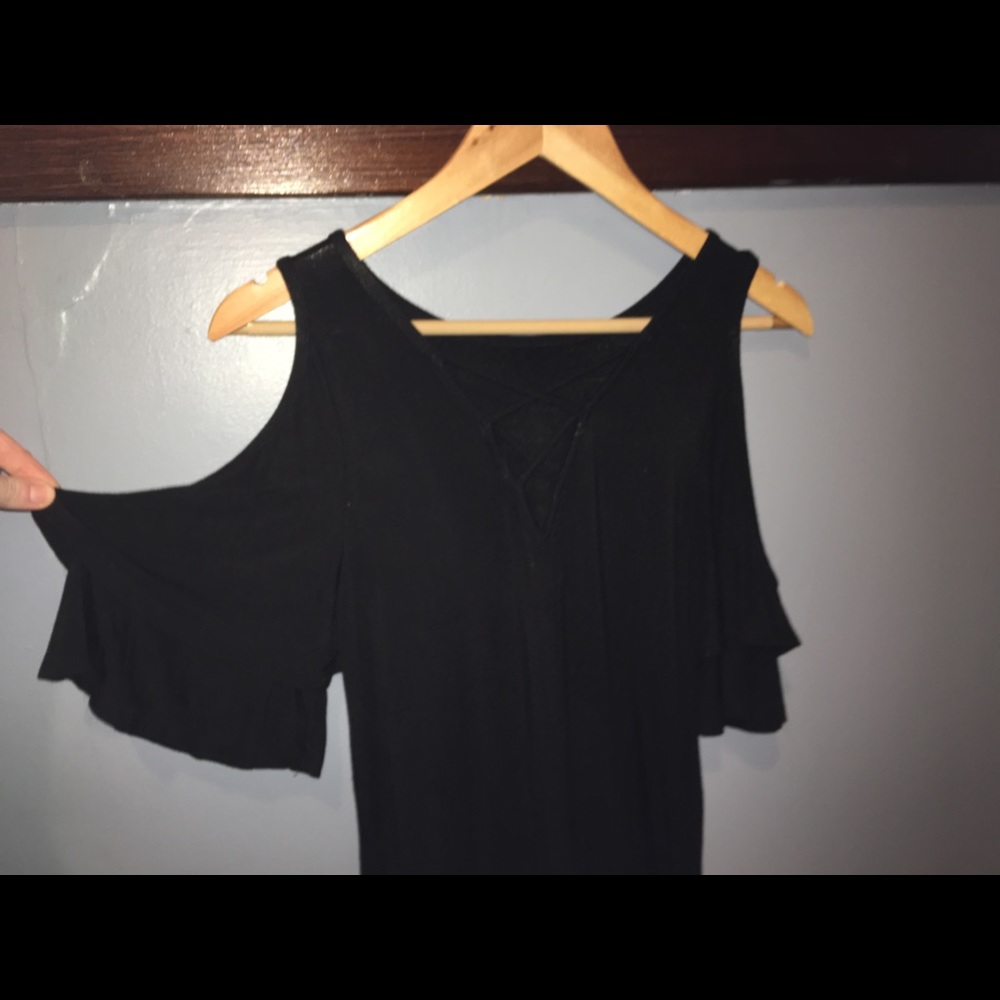 Alya • Little Black Dress Cold Shoulder LBD 🖤 - Picture 5 of 6
